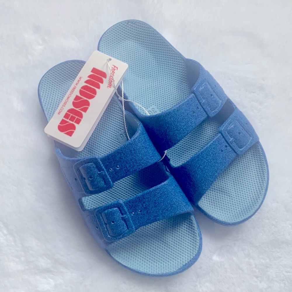 Moses Blue Jean Color Slide Sandals. Size 5-6. NWT